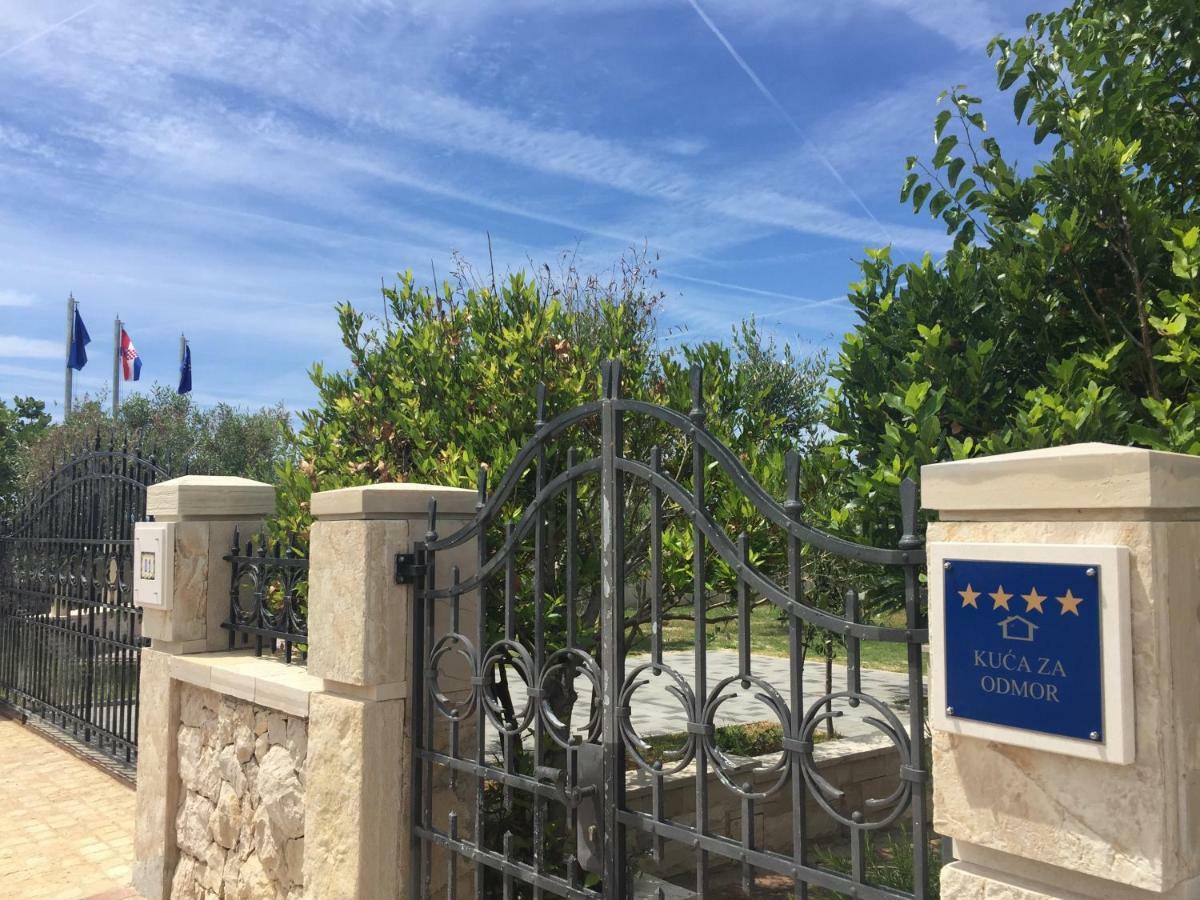 Villa Dabo Novalja Buitenkant foto